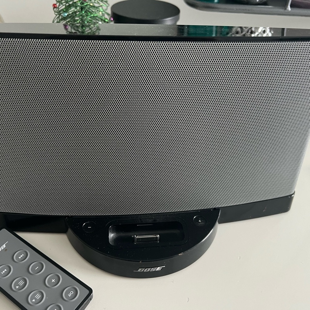 Bose SoundDock Series II with Power Cord & Remote.